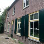 Buitenschilderwerk aan 19e eeuws woonboerderij